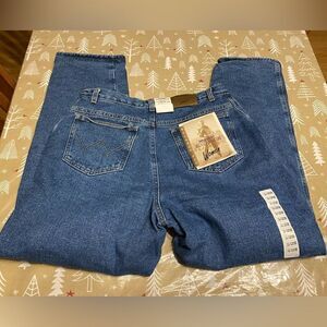 NWT Wrangler Relaxed Fit Womens Insulated Jeans, size 30Wx30L. (J64)